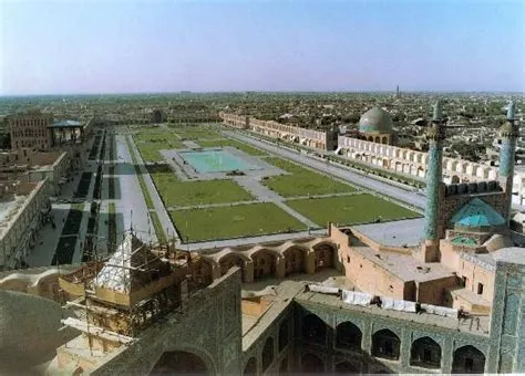 De Reconstructie van de Moskee van Isfahan: Een Monumentale Onderneming Tijdens De Seltsjoekse Renaissance